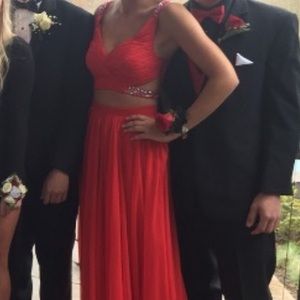 Luxurious Red two piece prom dress ♥️
